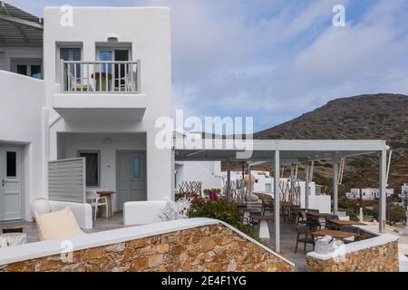 View of the white villas at popular resort at Agkali Beach, Folegandros Island. Cyclades Archipelago, Greece. Stock Photo