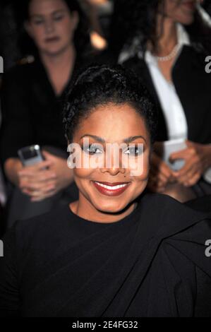 Janet Jackson attends the presentation of Louis Vuitton Spring-Summer 2007  Ready-to-Wear collection held at the 'Petit Palais' in Paris, France, on  October 8, 2006. Photo by Khayat-Nebinger-Orban-Taamallah/ABACAPRESS.COM  Stock Photo - Alamy