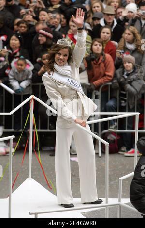 Miss America Katie Stam attends the 83rd Annual Macy's Thanksgiving Day Parade on November 26, 2009 in New York. Photo by Charles Guerin/ABACAPRESS.COM (Pictured : Katie Stam) Stock Photo