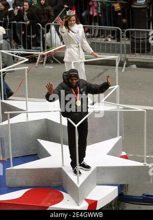 Miss America Katie Stam and New York City Marathon 2009 men's champion Meb Keflezighi attend the 83rd Annual Macy's Thanksgiving Day Parade on November 26, 2009 in New York. Photo by Charles Guerin/ABACAPRESS.COM (Pictured : Katie Stam, Meb Keflezighi)) Stock Photo