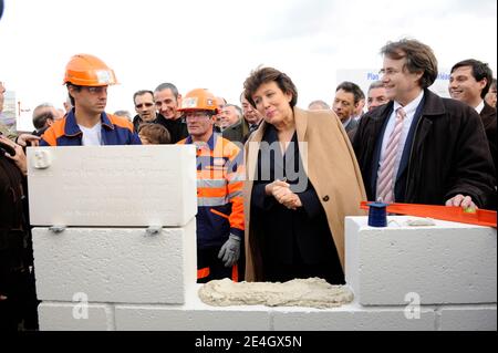 Roselyne Bachelot, ministre de la sante et des sports pose la premiere pierre lors du lancement de la construction d'un nouvel hopital a Orleans, France le 27 Novembre, 2009. Photo Philippe Montigny/Filimages/ABACAPRESS.COM Stock Photo