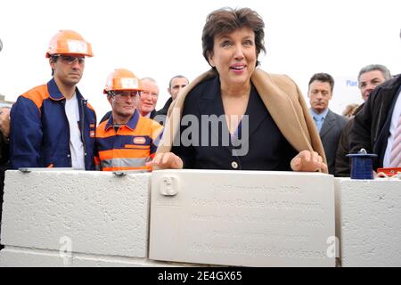 Roselyne Bachelot, ministre de la sante et des sports pose la premiere pierre lors du lancement de la construction d'un nouvel hopital a Orleans, France le 27 Novembre, 2009. Photo Philippe Montigny/Filimages/ABACAPRESS.COM Stock Photo