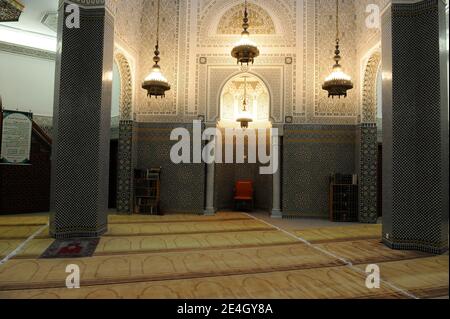 View of prayer room at the Geneva mosque in the neighbourhood of Le Petit-Saconnex in Geneva, Switzerland on November 30, 2009. In Switzerland a referendum on Sunday voted for a constutional ban on the construction of towers attached to mosques from where Muslims are traditionally called to prayer. Photo by Loona/ABACAPRESS.COM Stock Photo