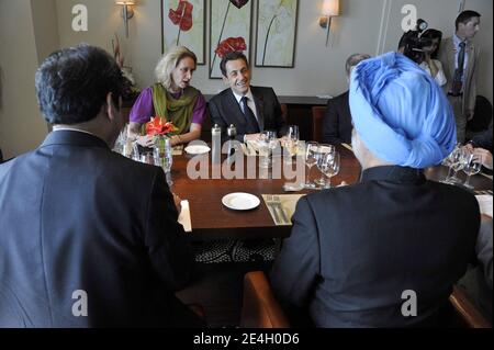 French President Nicolas Sarkozy and Indian Prime Minister Manmohan Singh are seen during a lunch on the first day of the Commonwealth Heads of Government Meeting (CHOGM) in Port-of-Spain, Trinidad and Tobago, on November 27, 2009. Photo by Elodie Gregoire/ABACAPRESS.COM Stock Photo
