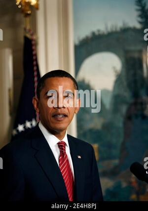 US President Barack Obama makes a statement on the economy in the Diplomatic Room of the White House in Washington DC, USA on on December 14, 2009. Photo by Dennis Brack/ABACAPRESS.COM Stock Photo