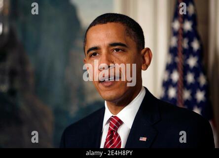 US President Barack Obama makes a statement on the economy in the Diplomatic Room of the White House in Washington DC, USA on on December 14, 2009. Photo by Dennis Brack/ABACAPRESS.COM Stock Photo