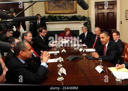 US President Barack Obama meets with members of the financial services industry in the Diplomatic Room of the White House in Washington DC, USA on on December 14, 2009. Photo by Dennis Brack/ABACAPRESS.COM Stock Photo