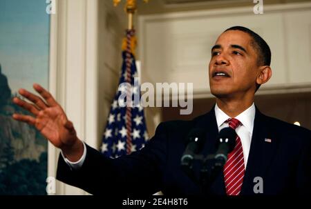 US President Barack Obama makes a statement on the economy in the Diplomatic Room of the White House in Washington DC, USA on on December 14, 2009. Photo by Dennis Brack/ABACAPRESS.COM Stock Photo