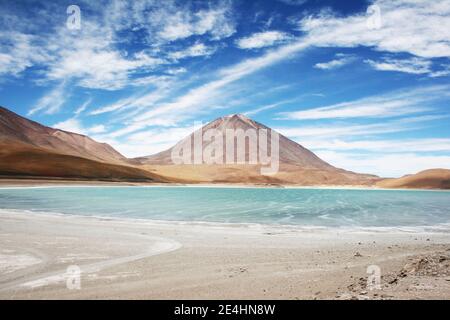 beautiful turquoise waters of Laguna Blanca, a salt lake in an endorheic basin, in the Sur Lípez Province of the Potosí Department, Bolivia Stock Photo