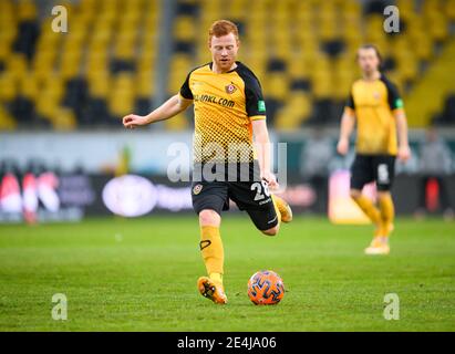 Dresden, Germany. 23rd Jan, 2021. Football: 3. league, SG Dynamo Dresden - 1. FC Kaiserslautern, Matchday 20, at Rudolf-Harbig-Stadion. Dynamo's Paul Will plays the ball. Credit: Robert Michael/dpa-Zentralbild/dpa/Alamy Live News Stock Photo