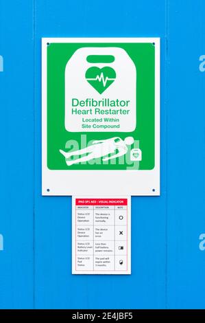 Defibrillator AED sign on wall in public space for emergency heart resuscitation Stock Photo