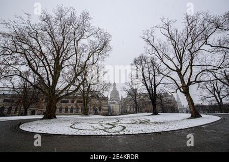 24 January 2021, Saxony, Dresden: Snow rain falls on Sunday at noon at the Brühlsche Terrasse with the Albertinum (l-r), the Frauenkirche, the Lipsius Building, the Academy of Fine Arts and the Hofkirche. Photo: Robert Michael/dpa-Zentralbild/ZB Stock Photo