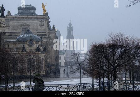 24 January 2021, Saxony, Dresden: Sleet falls on Sunday at noon at the Brühl Terrace with the Academy of Fine Arts (l) and the Hofkirche. Photo: Robert Michael/dpa-Zentralbild/ZB Stock Photo