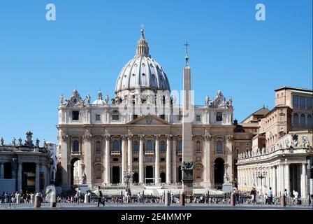 People in Saint Peters square in front of Saint Peters Basilica at the Vatican in Rome - Italy. Stock Photo