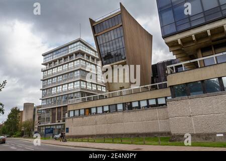 The Van de Graff tower (centre), part of Denys Wilkinson Building, with the Thom Building (L), Banbury Road, Oxford, Oxfordshire, UK Stock Photo