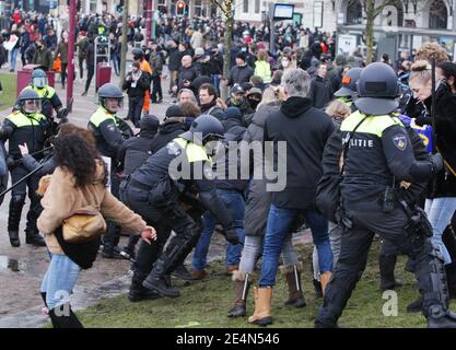 Amsterdam, Netherlands. 24th Jan, 2021. Dutch anti-riot police disperse an illegal anti-lockdown demonstration at the Museumplein amid the coronavirus pandemic on January 24, 2021 in Amsterdam, Netherlands. (Photo by Paulo Amorim/Sipa USA) Credit: Sipa USA/Alamy Live News Stock Photo