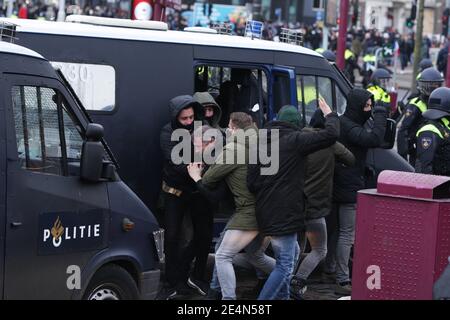 Amsterdam, Netherlands. 24th Jan, 2021. Dutch anti-riot police undecover arrest a protestor during an illegal anti-lockdown demonstration at the Museumplein amid the coronavirus pandemic on January 24, 2021 in Amsterdam, Netherlands. (Photo by Paulo Amorim/Sipa USA) Credit: Sipa USA/Alamy Live News Stock Photo