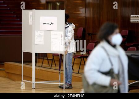 Lisbon, Portugal. 24th Jan, 2021. People wearing face masks are seen at a polling station in Lisbon, Portugal, on Jan. 24, 2021. Portugal's presidential election kicked off on Sunday, with nearly 11 million people eligible to vote and concerns over high abstention levels. Credit: Pedro Fiuza/Xinhua/Alamy Live News Stock Photo