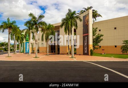 The Eduardo León Jimenes Cultural Centre, also known as Centro León (León Centre), sits amid palms in Santiago de los Caballeros, Dominican Republic. Stock Photo