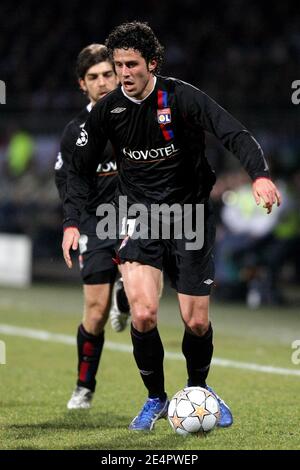 Olympique Lyonnais' Fabio Grosso in action during the UEFA Champions League first knockout round, first leg match between Lyon and Manchester United at the Stade Gerland in Lyon, France on February 20, 2008. The match ended in a 1-1- draw. Photo by Mehdi Taamallah/Cameleon/ABACAPRESS.COM Stock Photo