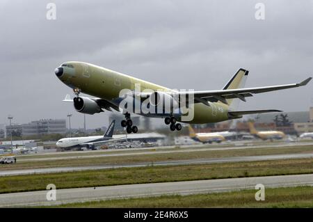 https://l450v.alamy.com/450v/2e4r6x5/this-image-provided-by-northrop-grumman-shows-the-first-kc-45a-aerial-refueling-tanker-taking-off-on-its-maiden-flight-on-september-25-2007-the-us-air-force-said-it-had-awarded-the-contract-for-up-to-179-aerial-tankers-to-northrop-grumman-corp-and-airbus-parent-eadss-kc-30-rejecting-a-rival-bid-by-boeing-co-defense-analysts-estimate-the-contract-is-worth-30-billion-to-40-billion-over-the-next-10-to-15-years-northrop-and-eads-intend-to-build-the-tankers-in-mobile-ala-based-on-the-airbus-a330-passenger-jet-handout-photo-by-northrop-grummanabacapresscom-2e4r6x5.jpg