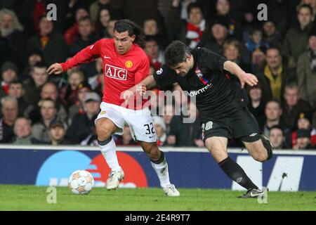 Manchester United's Carlos Tevez battles for ball with Olympique Lyonnais' Jeremy Toulalan during the UEFA Champions League, First Knockout Round, Second Leg, Manchester United vs Olympique Lyonnais at Old Trafford stadium in Manchester, UK on March 4, 2008. Manchester United won 1-0. Photo by Stuart Morton/Cameleon/ABACAPRESS.COM Stock Photo