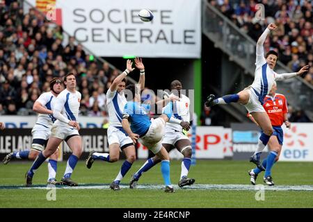 Italy's fly-half Andrea Masi shoots in front of France's fly-half Francois Trinh-Duc during the RBS 6 Nations Championship 2008 Rugby Union match, France vs Italy, at the Stade de France in Saint-Denis, outside Paris, France on March 9, 2008. France won 25-13. Photo by Mehdi Taamallah/Cameleon/ABACAPRESS.COM Stock Photo