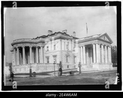 MEMORIAL CONTINENTAL HALL. NATIONAL HEADQUARTERS OF D.A.R. VIEW OF BUILDING FROM THE SOUTHEAST Stock Photo