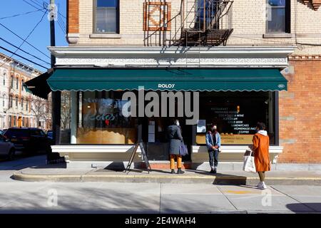 Rolo’s, 853 Onderdonk Ave, Queens, New York. NYC storefront photo of a gourmet eatery with a wood-fired oven in the Ridgewood neighborhood. Stock Photo