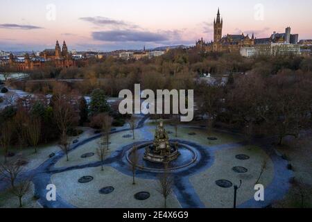 Glasgow, Scotland, UK. 25th Jan, 2021. Pictured: Glasgow's Kelvingrove Park with Glasgow University and the Art Galleries as seen from above. A cold and frosty morning with temperatures overnight dipping to -2C, as the sun rises, the temperature rises only to about  1C in some areas with icing and frost covering the ground. A warm morning glow in the west as the rising sun illuminates the city, showing Kelvingrove Park and Glasgow's west end area. Credit: Colin Fisher/Alamy Live News Stock Photo