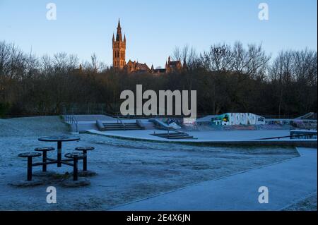 Glasgow, Scotland, UK. 25th Jan, 2021. Pictured: A cold and frosty morning with temperatures overnight dipping to -2C, as the sun rises, the temperature rises only to about  1C in some areas with icing and frost covering the ground. A warm morning glow in the west as the rising sun illuminates the city, showing Kelvingrove Park and Glasgow's west end area. Credit: Colin Fisher/Alamy Live News Stock Photo