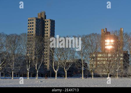 Leicester, Leicestershire, UK 25th Jan 2021. UK. Weather. Snow. A snowy morning in Victoria Park in Leicester City. Alex Hannam/Alamy Live News Stock Photo