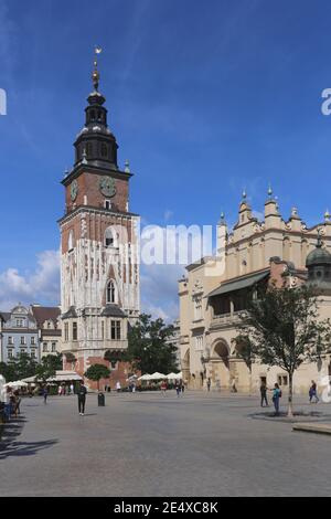 Cracow. Krakow. Poland. Main Market Square, center of the Old Town. Town Hall Tower (Wieza Ratuszowa) an Cloth Hall (Sukiennice). Stock Photo