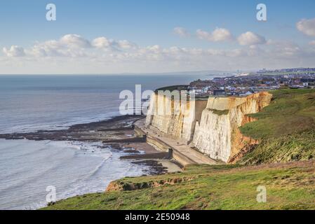 View of Peacehaven Cliffs and the Undercliff Walk, Peacehaven and Brighton from the Seahaven Coastal Trail on a sunny winter day (East Sussex) Stock Photo