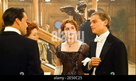 TITANIC Kate Winslet and Billy Zane Date: 1997 Stock Photo - Alamy