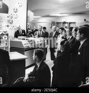 Demonstration of the IBM 1440 Data Processing System computer at the IBM Business Show in New York City's New York Coliseum, April 1963. (USA) Stock Photo