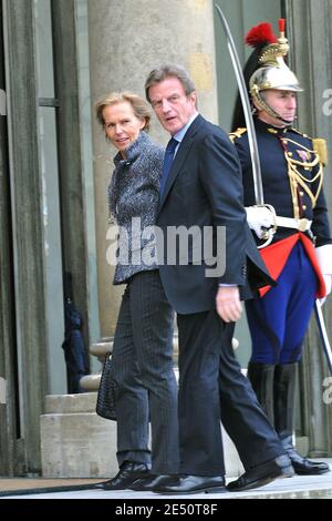 Foreign Minister Bernard Kouchner and his wife Christine Ockrent arrive at the Elysee Palace in Paris, France, April 7, 2008, for a meeting with President Sarkozy and Argentina's counterpart Cristina Fernandez de Kirchner. Photo by Ammar Abd Rabbo/ABACAPRESS.COM Stock Photo