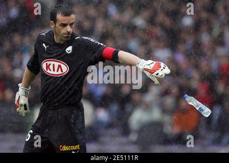 Bordeaux's goalkeeper Ulrich Rame during the French First League Soccer match, Toulouse FC vs Girondins de Bordeaux at the Municipal stadium in Toulouse, France on April 20, 2008. Bordeaux won 1-0. Photo by Alex/Cameleon/ABACAPRESS.COM Stock Photo