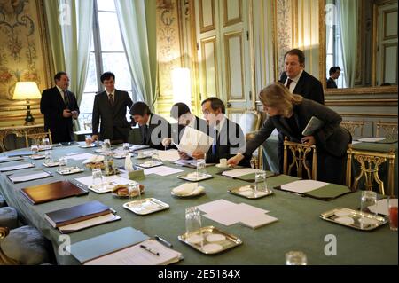 French President Political advisor Jerome Peyrat, President Advisor Olivier Biancarelli, President's Communication advisor Franck Louvrier, Chief of cabinet Cedric Goubet and Secretary-general of the Elysee Palace Claude Gueant before a meeting at Elysee Palace in Paris, France, on April 9, 2008. Photo by Elodie Gregoire/ABACAPRESS.COM Stock Photo