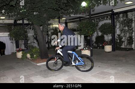 US President George W. Bush rides an Israeli-made bicycle presented to him by Israeli Prime Minister Ehud Olmert during a private dinner at his residence in Jerusalem, Israel on May 15, 2008. Bush was on a 3-day visit to Israel to mark and celebrate the 60th anniversary of the country's foundation. Photo by Balkis Press/ABACAPRESS.COM Stock Photo