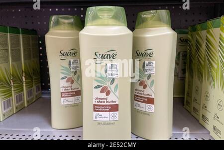 Orlando,FL USA - January25, 2021:  Suave brand conditioner bottles on a shelf at Walmart. Stock Photo