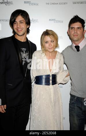 https://l450v.alamy.com/450v/2e52e68/director-jonathan-levine-r-poses-with-cast-members-josh-peck-and-mary-kate-olsen-at-the-new-york-screening-of-the-wackness-hosted-by-the-cinema-society-and-sony-cierge-at-the-amc-19th-street-and-broadway-in-new-york-city-ny-usa-on-june-25-2008-pho-2e52e68.jpg