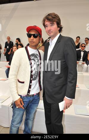 US singer Kanye West attends Louis Vuitton Men's Spring-Summer 2009  collection in Paris, France on June 26, 2008. Photo by  Nebinger-Taamallah/ABACAPRESS.COM Stock Photo - Alamy