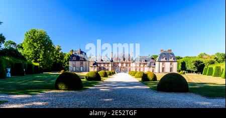 Vallée de Chevreuse, Yvelines,  France - August 24 2016: entrance of Chateau de Breteuil, a monument historique in France. Stock Photo