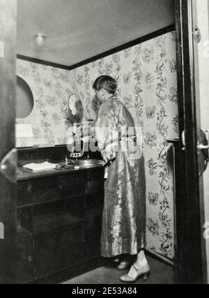 LZ 127 "Graf Zeppelin": a lady in her small bathroom on Board an airship. 1929 Stock Photo
