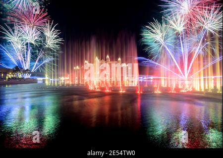 VIEW OF THE SPECTACULAR FIREWORKS  AND THE COLOURFUL DANCING FOUNTAINS DURING THE DIWALI CELEBRATION AT THE POINTE PALM JUMEIRAH, DUBAI , UAE.