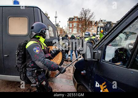 AMSTERDAM, NETHERLANDS, JANUARY 24: Riot police are seen clashing with protesters near the Museumplein on January 24, 2021 in Amsterdam, Netherlands. Stock Photo