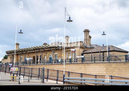 Mansfield train station platform empty lockdown no passengers people Robin Hood line station commute Nottingham waiting on platform essential travel Stock Photo