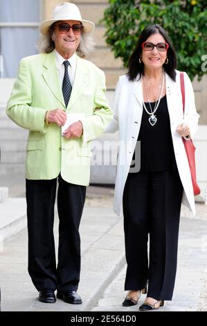 Nana Mouskouri and husband Andre Chapelle pose in the courtyard of the Elysee Palace in Paris, France on July 3, 2008, prior to attend a ceremony awarding designer Giorgio Armani, actress Claudia Cardinale and singer Tina Turner with France's most prestigious Legion d'Honneur medal by French President Nicolas Sarkozy. Photo by Orban-Taamallah/ABACAPRESS.COM Stock Photo