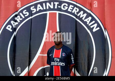 Makelele's Official PSG Signed Shirt, 2008/09 - CharityStars